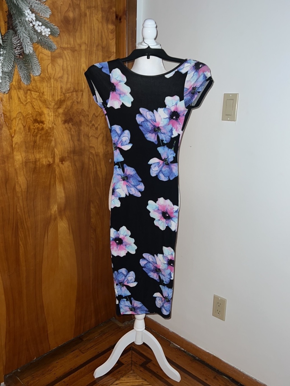 Black Floral Cap-Sleeve Sheath Dress